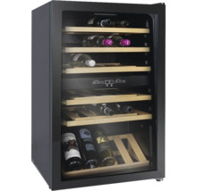 Cave à vin avec inserts en bois et bouteilles de vin