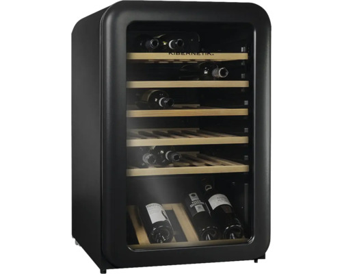 Cave à vin avec plusieurs bouteilles sur des étagères en bois