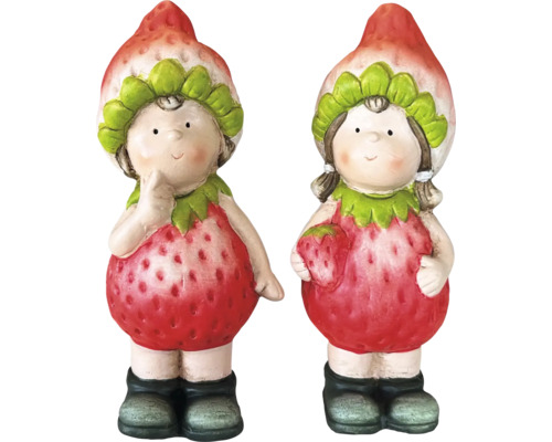 Zwei Erdbeerfiguren als Gartendekoration
