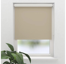 Store beige à chaînette dans un cadre de fenêtre blanc.