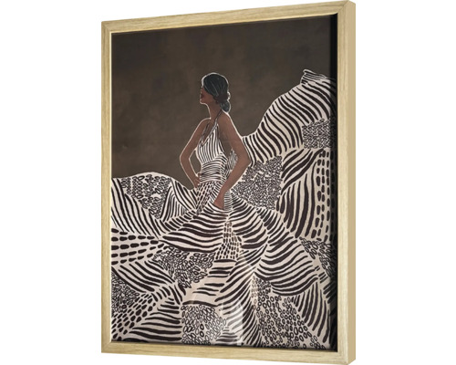 Gerahmtes Bild einer Frau in einem Kleid mit Mustern