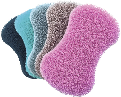 Plusieurs éponges de bain en mousse