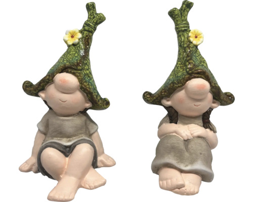 Zwei dekorative Gartenzwergfiguren mit Mütze
