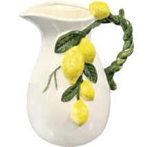 Weisser Krug mit Zitronen- und Blattdesign