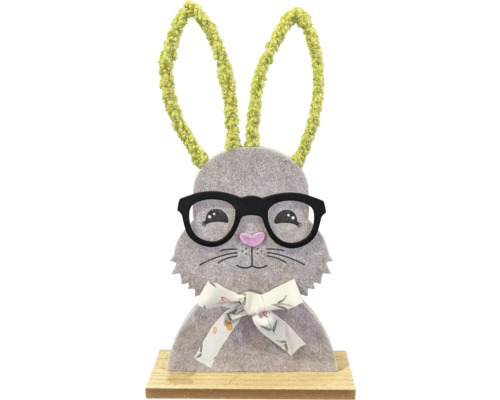Dekorativer Osterhase mit Brille und Schleife auf Holzsockel