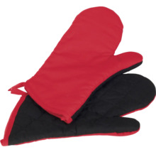 Deux gants de cuisine pour se protéger de la chaleur lors de la cuisson.