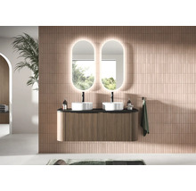 Salle de bain moderne avec double vasque, meuble sous-vasque et miroirs éclairés