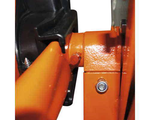 Detailaufnahme einer orangefarbenen Maschinenkonstruktion mit Bolzen