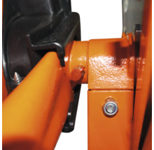 Detailansicht der Verbindungselemente einer Baumaschine