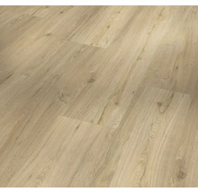 Verlegte Bodenpaneele mit Holzstruktur