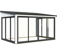 Extension vitrée avec portes coulissantes pour l'extérieur