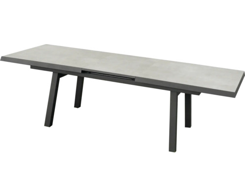 Ausziehbarer Gartentisch mit einer Tischplatte