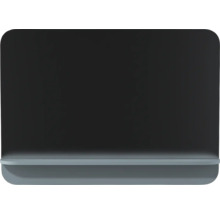 Schwarze Wandtafel mit abgerundeten Ecken und grauer Ablage.