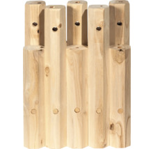 Poteaux de clôture en bois avec trous de forage