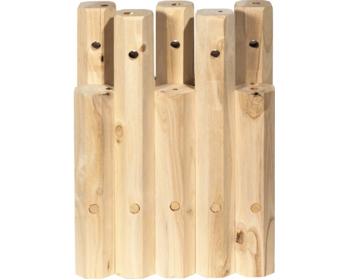 Poteaux de clôture en bois avec trous de forage