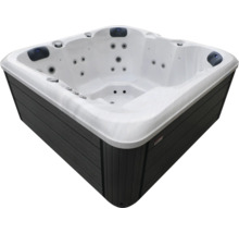 Sprudelbad mit Düsen und Sitzgelegenheiten