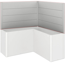 Baignoire d'angle avec habillage en panneaux et paroi arrière