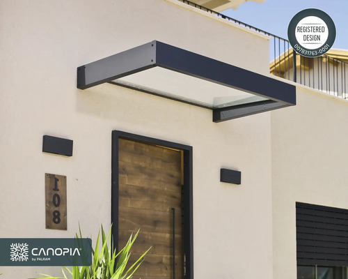 Entrée lumineuse avec marquise de porte moderne en anthracite et verre sur une porte en bois, Canopia Logo, Modèle déposé.