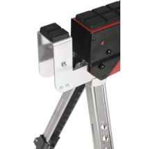 Gros plan d'une scie à métaux pour la coupe