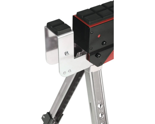 Gros plan d'une scie à métaux pour la coupe