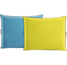 Deux coussins carrés avec boucle de transport