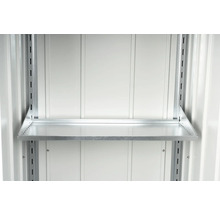 Regal aus Metall für ein Gartenhaus