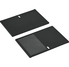 Deux plaques de gril avec une surface lisse et une surface rainurée