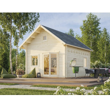 Garten mit Holzhaus, Grill und Sitzgruppe auf einer Holzterrasse