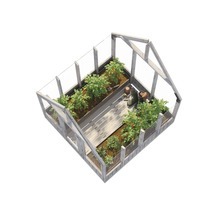 Gewächshaus mit Pflanzen und Gartenzubehör