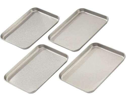 Quatre plateaux de service rectangulaires en métal