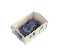 Garage en bois avec voiture, vélo et étagère