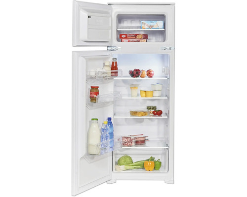 Réfrigérateur ouvert avec des aliments sur les étagères et dans les compartiments