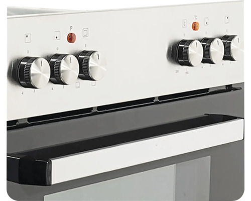 Gros plan d'une cuisinière avec des boutons rotatifs