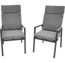 Zwei graue Gartenstühle mit Armlehnen und hoher Rückenlehne