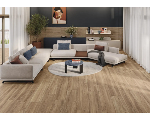 Salon avec canapé d'angle, table basse sur un tapis rond et parquet