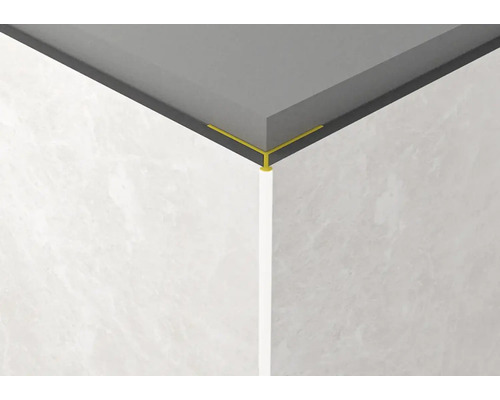 Vue d'angle d'un plafond avec profilé de carrelage