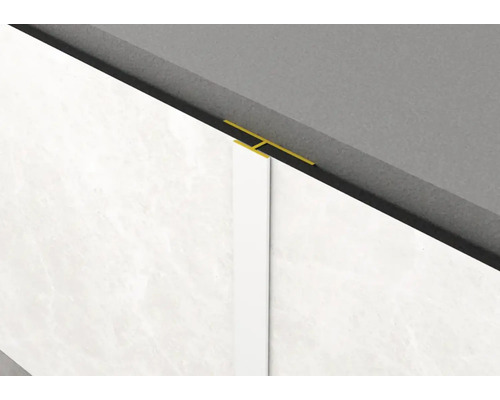 Gros plan d'un rail de carrelage