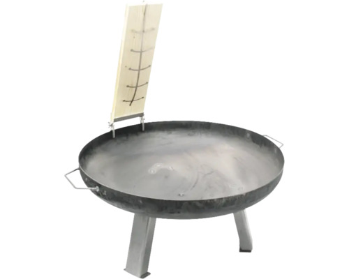 Brasero avec planche en bois comme pare-vent