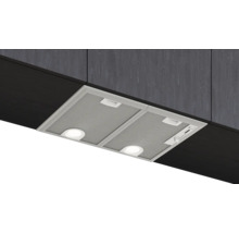 Dunstabzugshaube mit Beleuchtung unter einem Küchenschrank