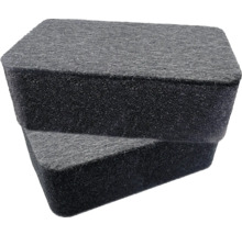 Zwei graue Möbelerhöher aus Filz übereinander gestapelt