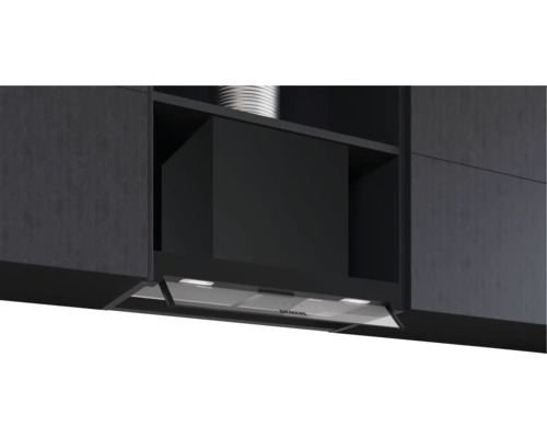 Dunstabzugshaube in einer Küchenzeile mit Siemens Logo