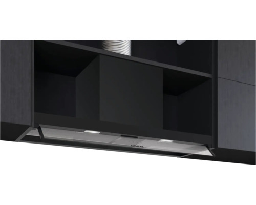 Dunstabzugshaube unter einem Küchenschrank mit Siemens Logo.