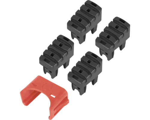 Vier Gerüstbausteine und ein Montagewerkzeug