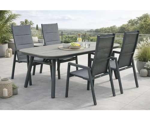 Gartensitzgruppe mit Esstisch und vier Stühlen auf einer Terrasse