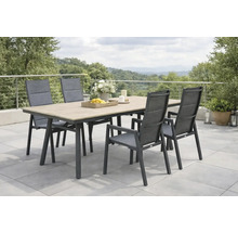 Esstischgruppe mit Tisch und Stühlen für den Aussenbereich auf einer Terrasse