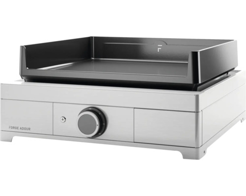 Plancha électrique Forge Adour en acier inoxydable avec plaque de cuisson noire, bouton de réglage et Forge Adour Logo.