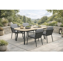 Gartenmöbelset mit Esstisch und Stühlen auf einer Terrasse