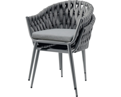 Fauteuil de salon gris avec coussin et dossier tressé