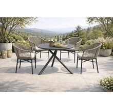 Scène de jardin avec table à manger et quatre chaises devant un paysage panoramique