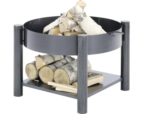 Brennholzregal aus Metall mit Holzscheiten